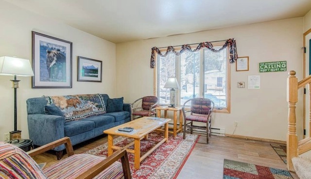 Spacious townhouse with ski & mountain views, deck, grill, & fireplace in Jackson