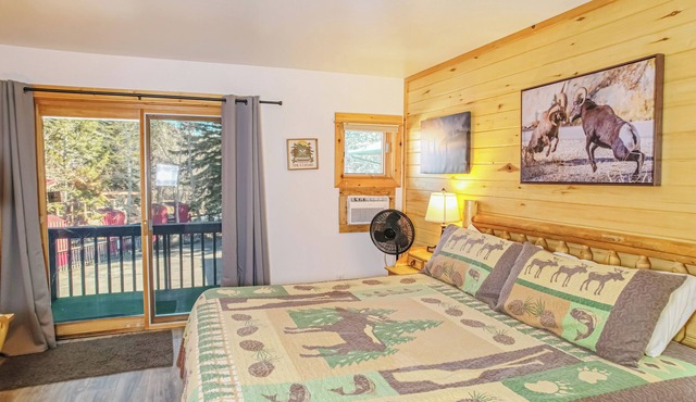 Spacious Upper-Level Hotel King with Views 201-207 in Estes Park