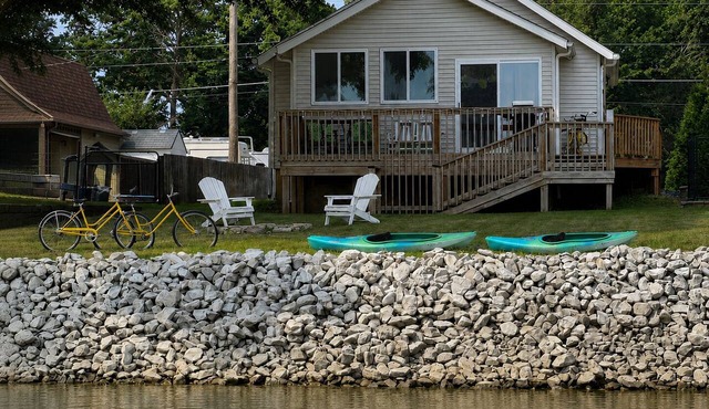 Spring River Escape Waterfront Sunsets + Firepit in South Moline Township