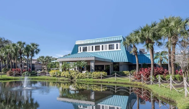 Stay Somewhere Special and Make Every Moment Count! 2 Units, Outdoor Pool! in Winter Garden