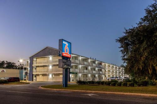 Studio 6 Extended Stay - Savannah, GA in Savannah