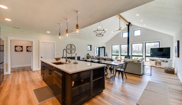 Stunning Chesapeake Bay Farmhouse w/Dock & Kayaks in Machipongo