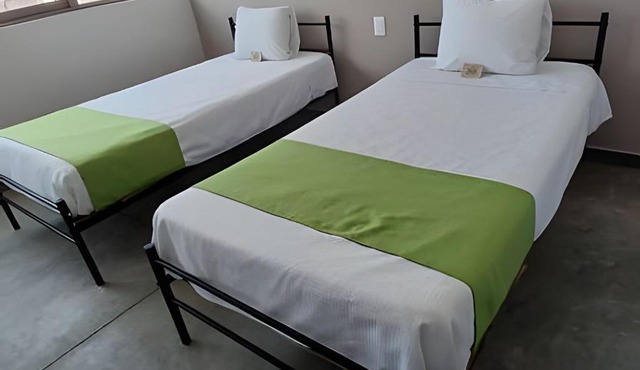 SUITE Clavel, AA, cocineta, baño privado, ubicació in Tepic