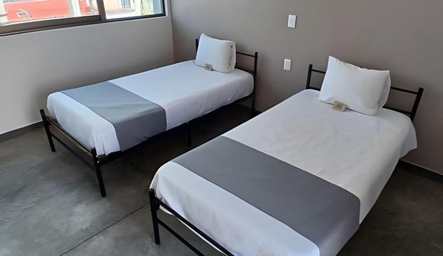 SUITE DALIA, AA, cocineta, baño privado, ubicación in Tepic