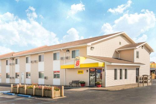 Super 8 by Wyndham Moberly MO in Moberly