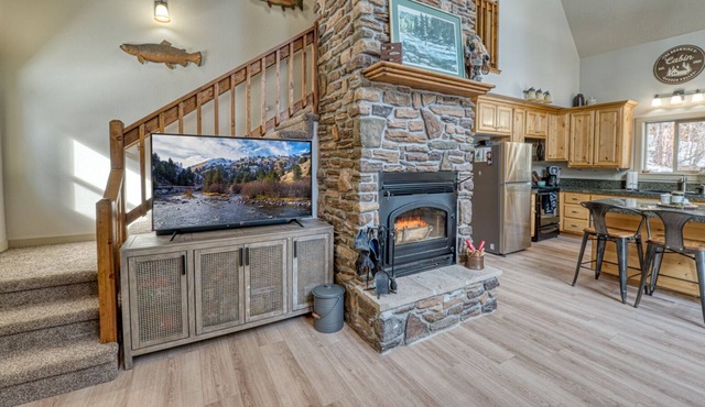 Tall Tail Lodge Mountainside Retreat! in Garden Valley