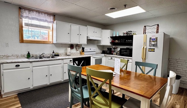 The Basement-Spacious, 4 Bed Apartment, Located in Downtown Munising in Munising