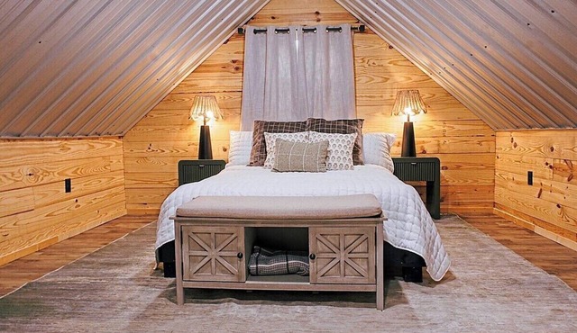 The Brightbill, Cozy Cabin Near Arlie Moore Boat Ramp, Sleeps 6 in Bismarck
