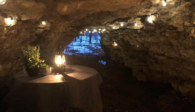 The Wilderness Romance Retreat - Cave , Luxury Hot Tub, Hiking ,420-friendly ! in Jay