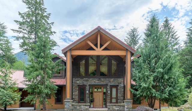Third night free on stays before 8/30/26 in RHODODENDRON