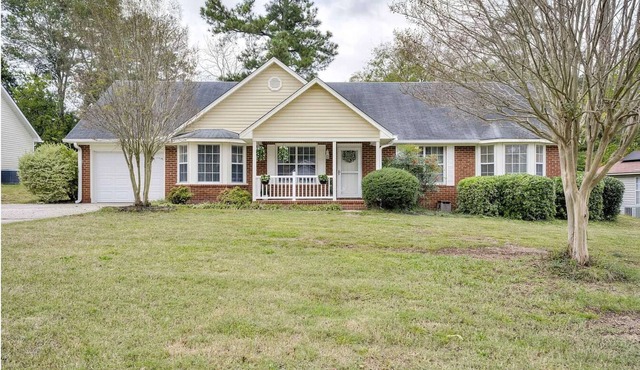Tranquil 3bedroom Home in Welcoming North Augusta with Reading Nook & Fire Place in North Augusta