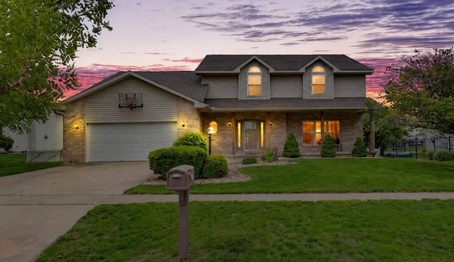 Tranquil Waterside Getaway in Mahomet