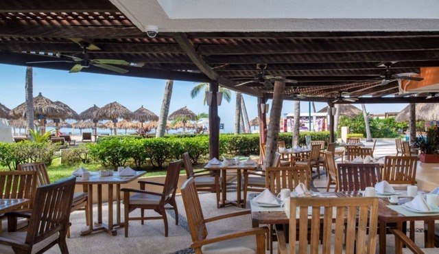 Tropical Hideaway – Studio with Pool & Gym in Puerto Vallarta