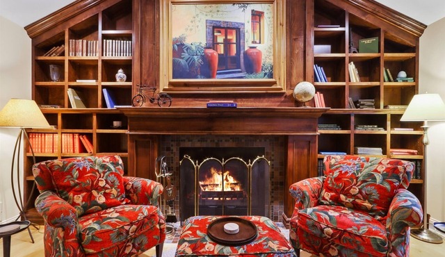 Unwind at the Novel Nest in Abbey Springs in Fontana-on-Geneva Lake