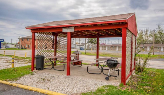 Value Meets Comfort | Modern Stay w/Breakfast, Wi-Fi & Free Parking in Macon County