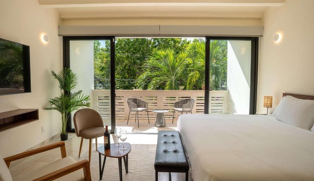 Versatile Studio Cowork Fast WiFi and Prime Location in Cancun