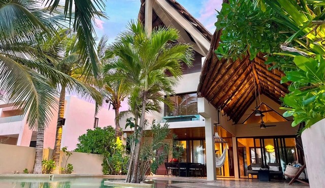 Villa Kakashki | Beachfront, Pool, and Padel