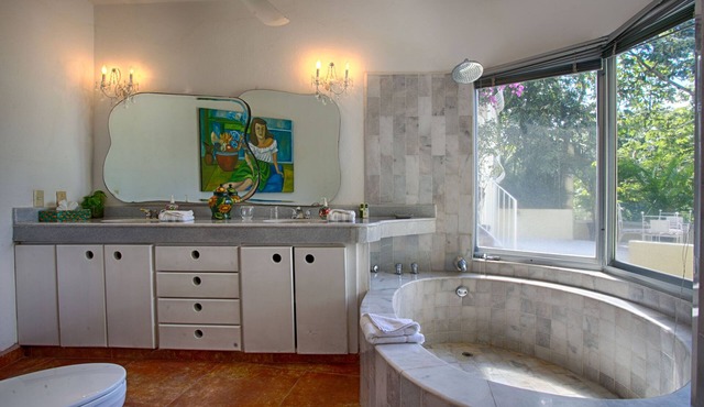 VILLA W/POOL,CHEF, PANORAMIC OCEANVIEWS, 7 BR in Puerto Vallarta