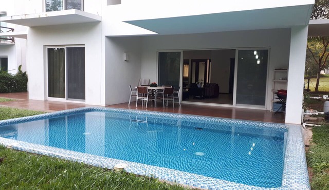 Villa with private pool, spacious ground floor, garden area in San Francisco