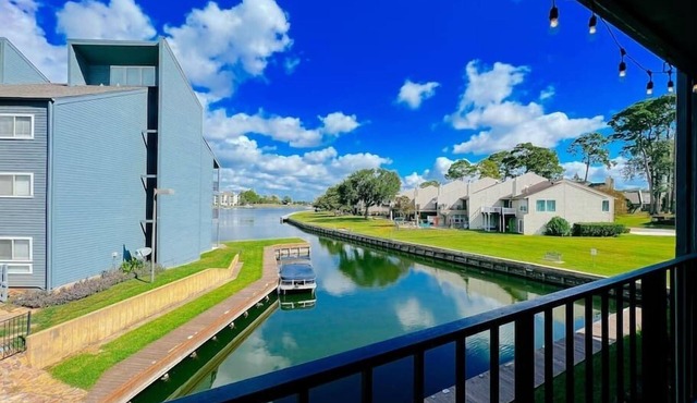 Waterfront Condo 🏖️ Gorgeous View🚤 in Montgomery