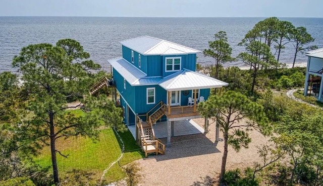 Welcome to Ohana Shack! Relax and Enjoy 4BR/4.5BA Private Beachfront Property! in Panacea