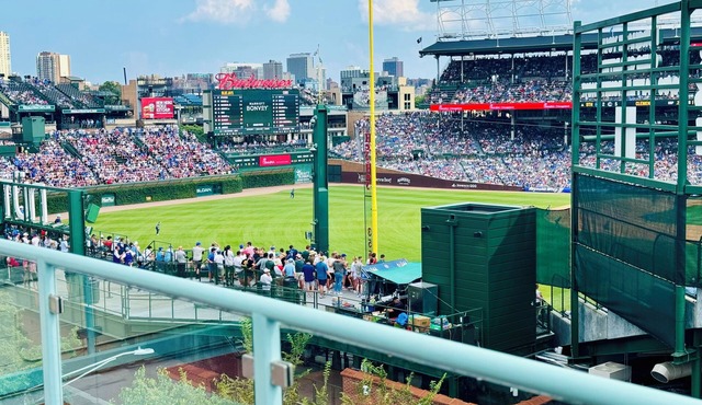 Wrigley Field Rooftop Apartment! - CUBS SEASON OPEN in Chicago