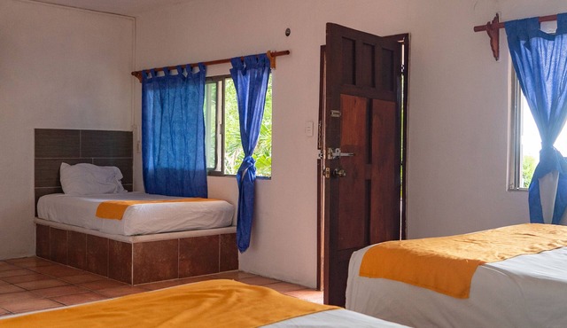 XO Frente Laguna Bacalar -Gratis Kayyaks in Bacalar