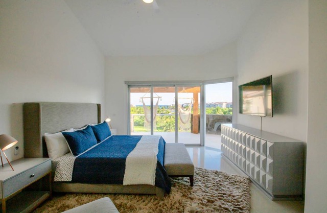 130 m² Condo ∙ 2 bedrooms ∙ 6 guests