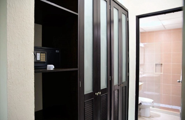 2BR Economic apartment – Trendiest & Downtown area