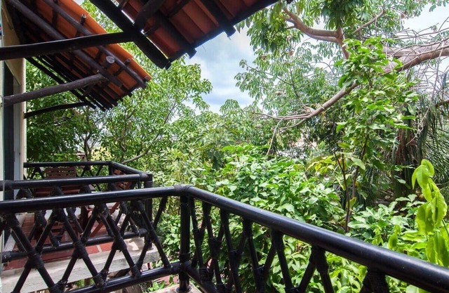 3-Balcony Escape | Walk to the Beach & 5th Ave