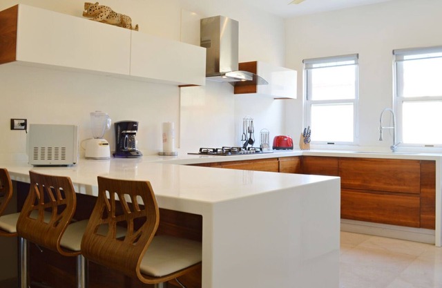 AMAZING 3BR PENTHOUSE STEPS TO THE BEACH AND 5TH AVENUE