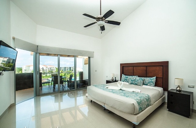 AMAZING PENTHOUSE WITH PRIVATE BEACH AND ROOFTOP WITH JACUZZI!!!
