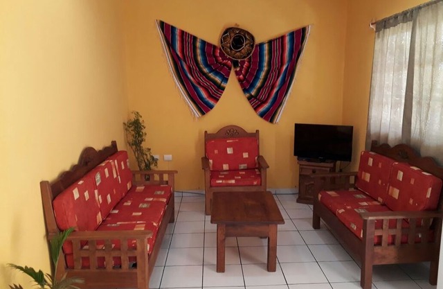 Casa Coral Family Home - Yellow