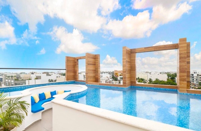 Charming Pet-Friendly Studio with City Views!