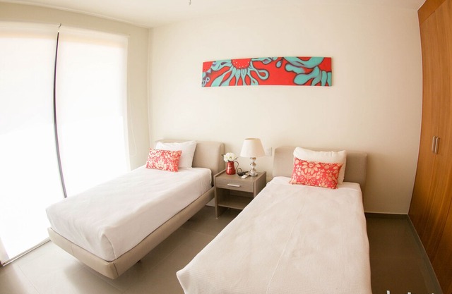 Comfy 2BR Condo at 38th Ave. by Happy Address