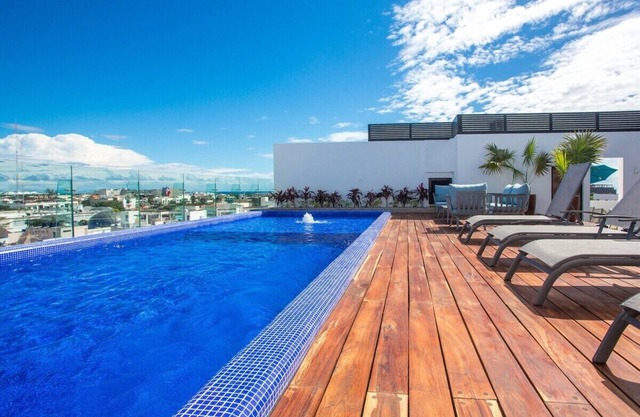 Contemporary 2 BR Oasis Near Beach: Fast Internet