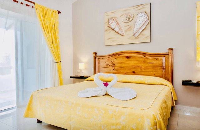 Deluxe Comfort Balcony Room With Swimming Pool Air Conditioning and Parking