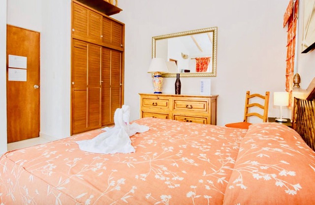 Executive Comfort Room With Swimming Pool Air Conditioning and Parking