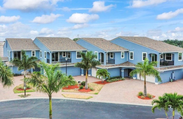 Fortebello Beachside 164 - quaint Beachtown near SpaceCoast in Indian Harbour Beach