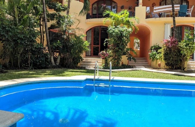 GEM near BEACH and Fifth Ave. Pool, Wifi, Top Notch LOCATION. Kid friendly!