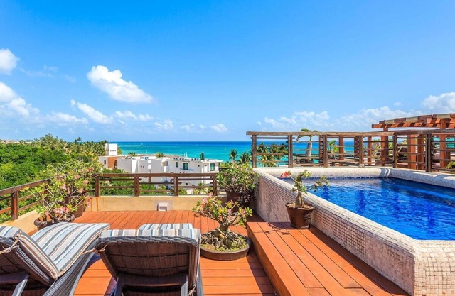 Incredible Suite w/Oceanview Rooftop Near 5th Ave!