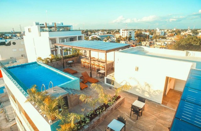 Joint 4BR Penthouse Rooftop pool Wifi/AC Sleep 14!