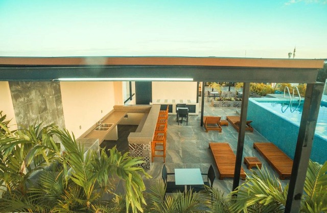 Joint 4BR Penthouse Rooftop pool Wifi/AC Sleep 14!