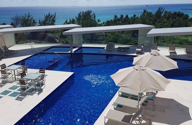 Lovable 3 BR / Amazing pool view by Happy Address