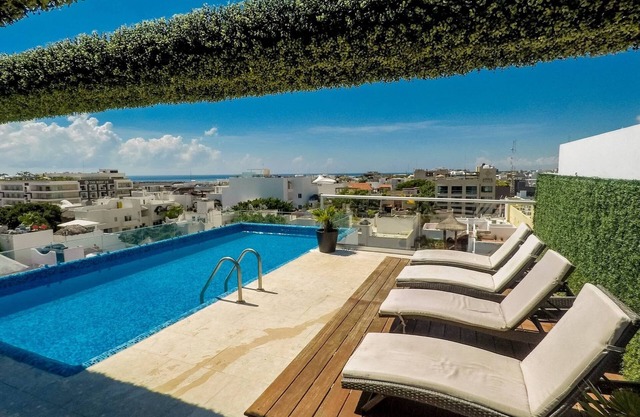 Lovely 1 Br apartment, 3 Blocks To Mamita's, Roof Pool Views, Bbq