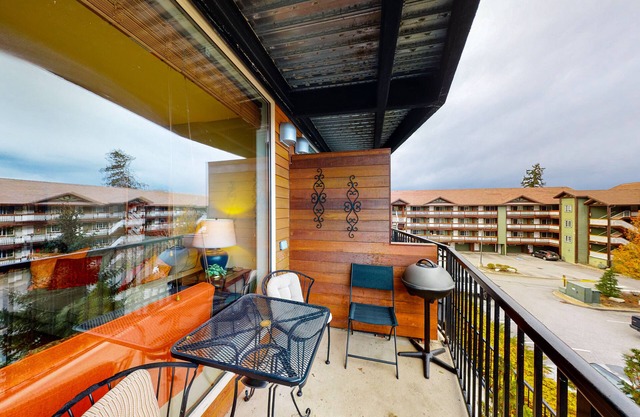 Luxury Suite w/Balcony, Mountain & Lake Views, Pool/Hot Tub, 2 Parking Spaces in Chelan