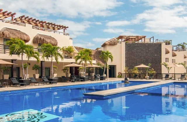Penthouse, Private Pool, Steps to Beach, 5th Ave