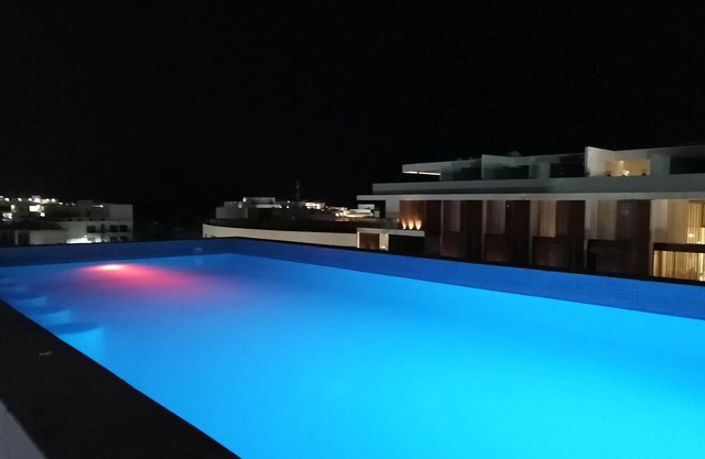 Pool Paradise Walk to Beach / Shopping best price !!!