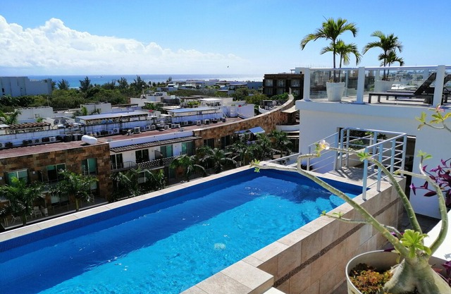 Pool Paradise Walk to Beach / Shopping Best Price!