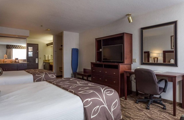 RARE FIND! IDAHO FALLS, 2 COZY AND CLEAN UNITS! POOL, SPA, JACUZZI! in Idaho Falls